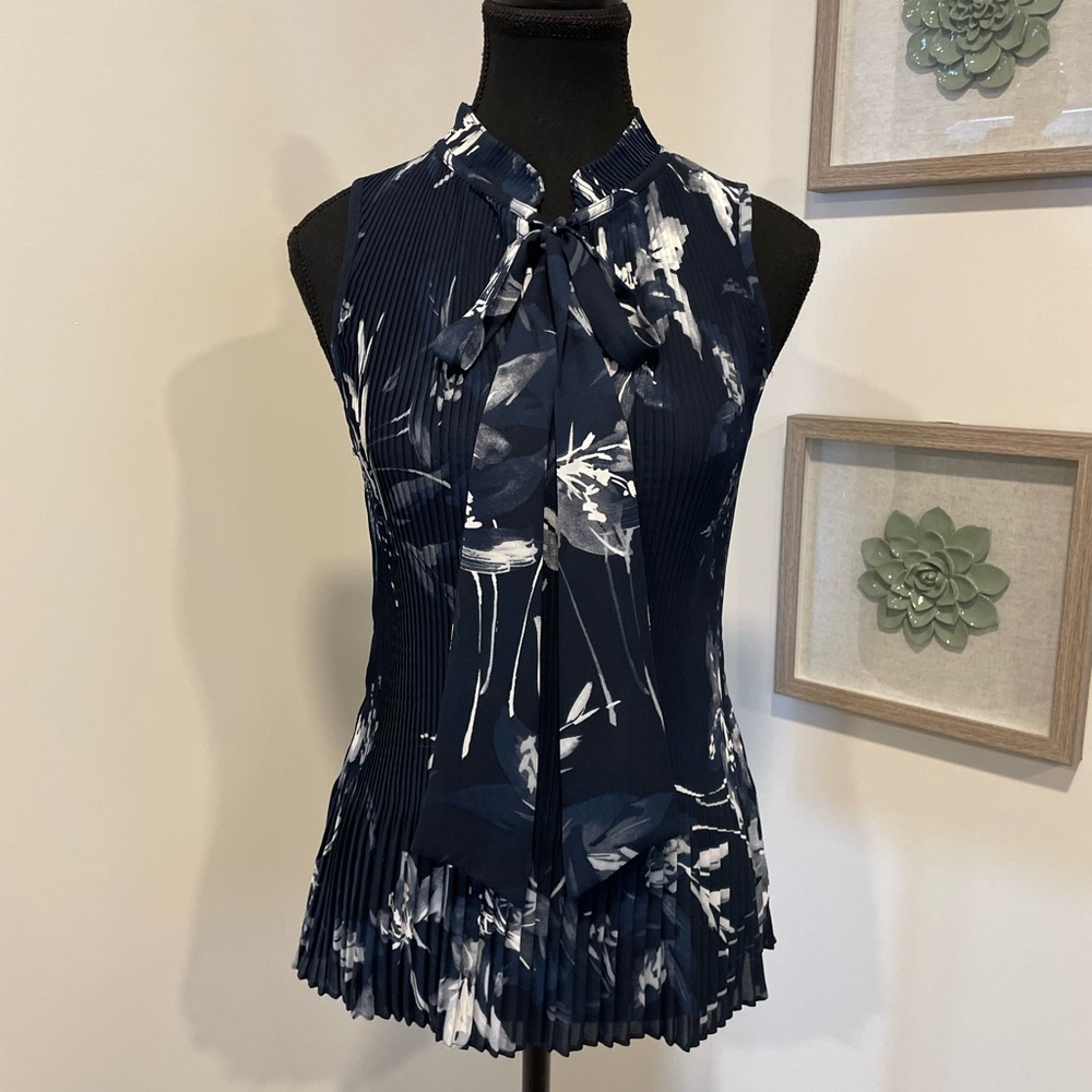 DKNY Blue & White Floral Plisse Blouse With Neck-Tie EUC